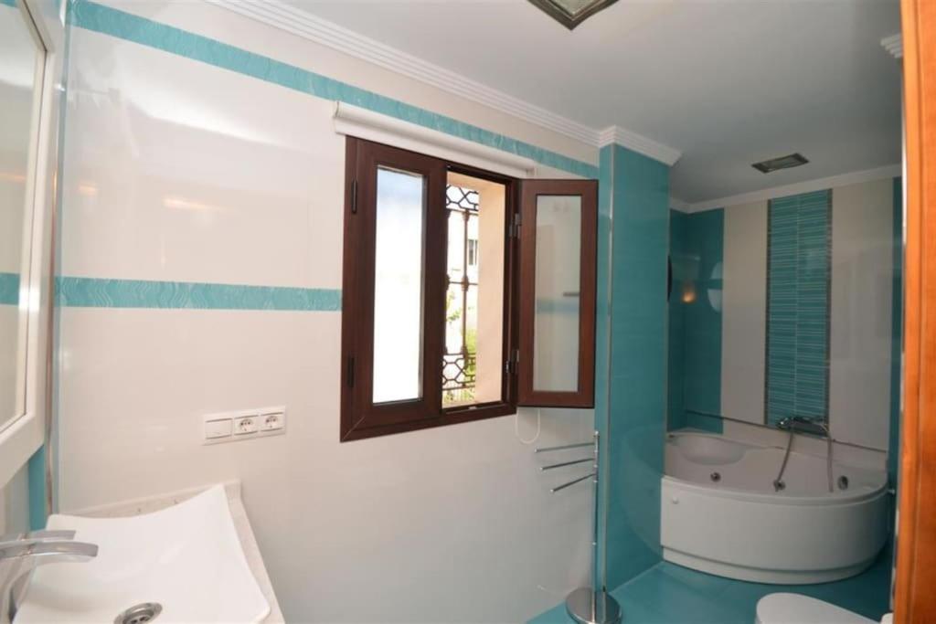Away,3 Bedroom Villa, Private Pool, Sea Views, Nerja *
