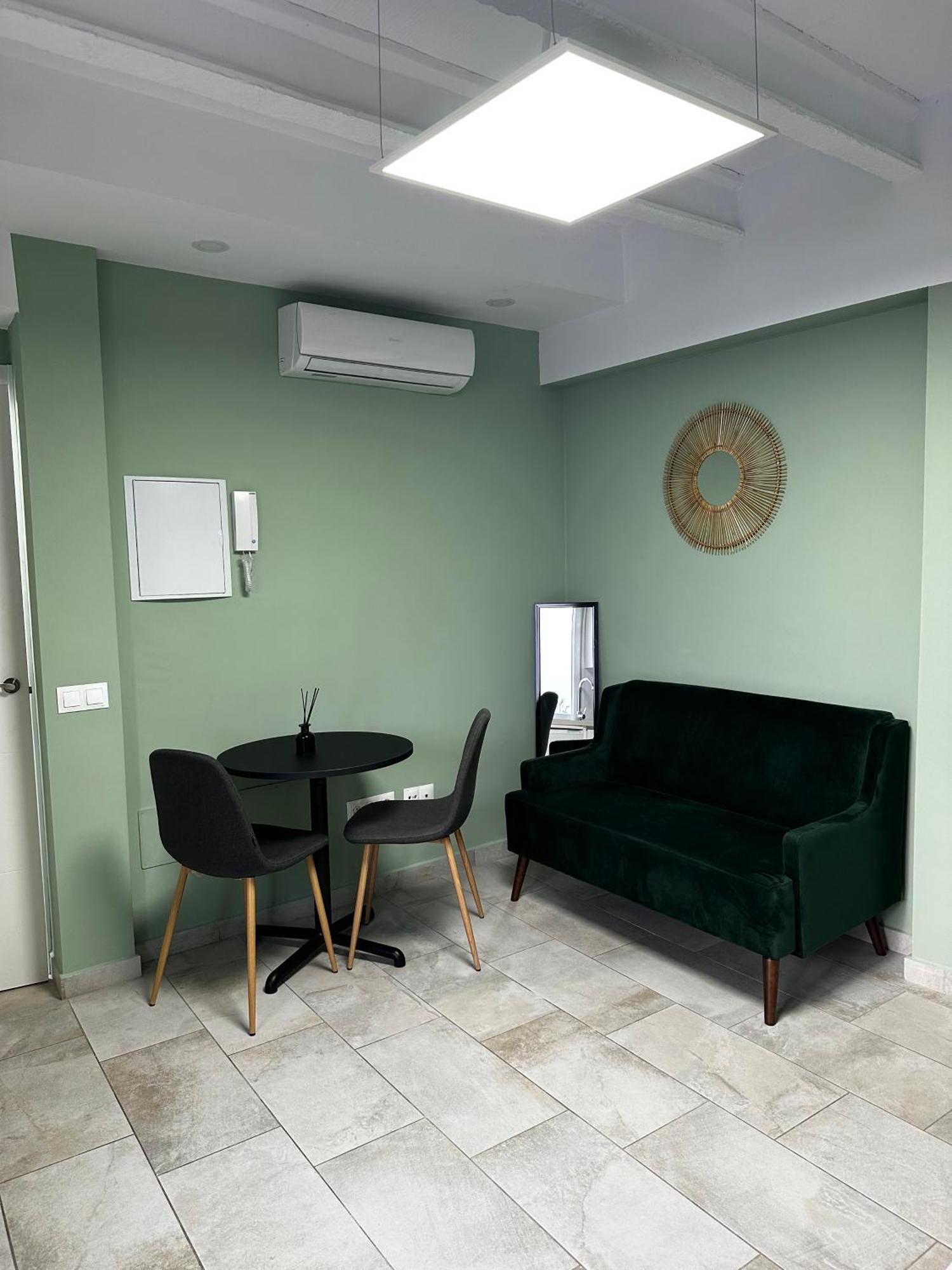 Lovely With Terrace Apartamento