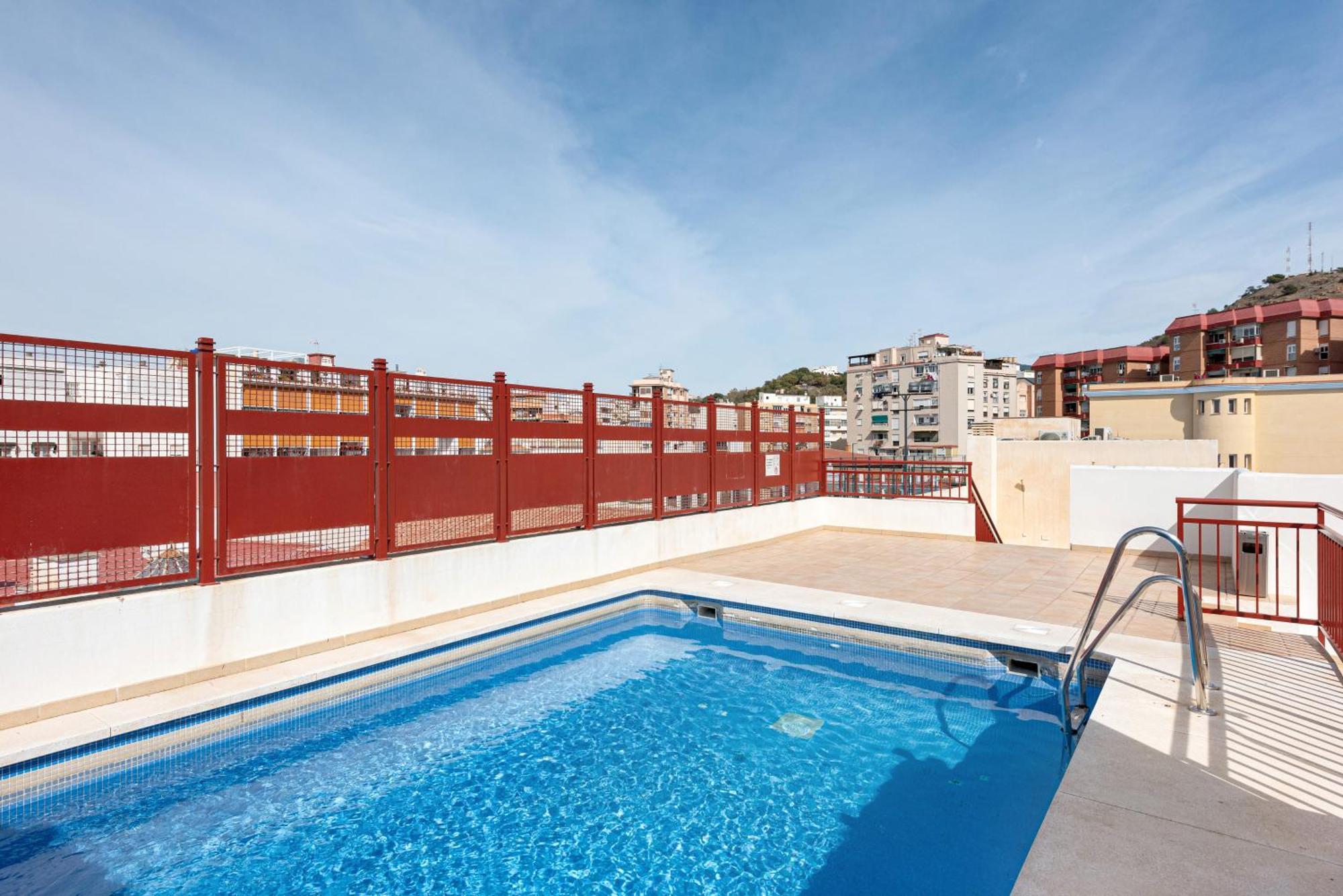 Piscina, Patio Privado Y Aparcamiento * Malaga