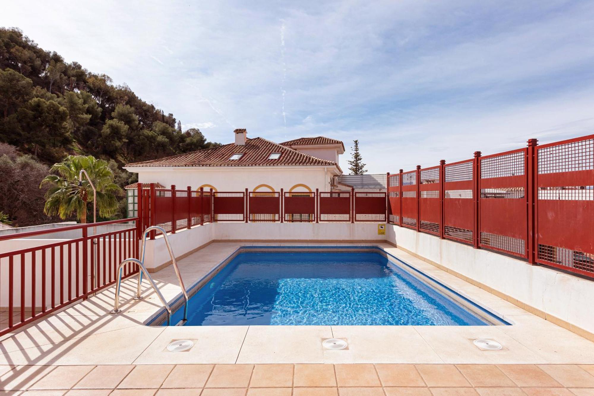 Apartment Piscina, Patio Privado Y Aparcamiento Malaga