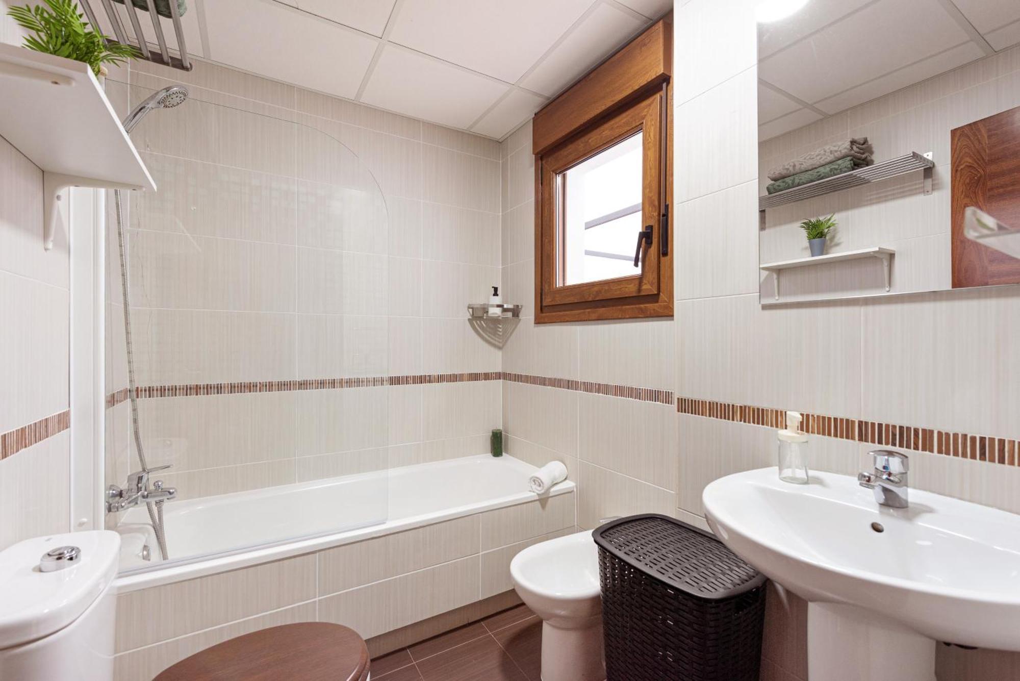 Piscina, Patio Privado Y Aparcamiento Apartment Malaga