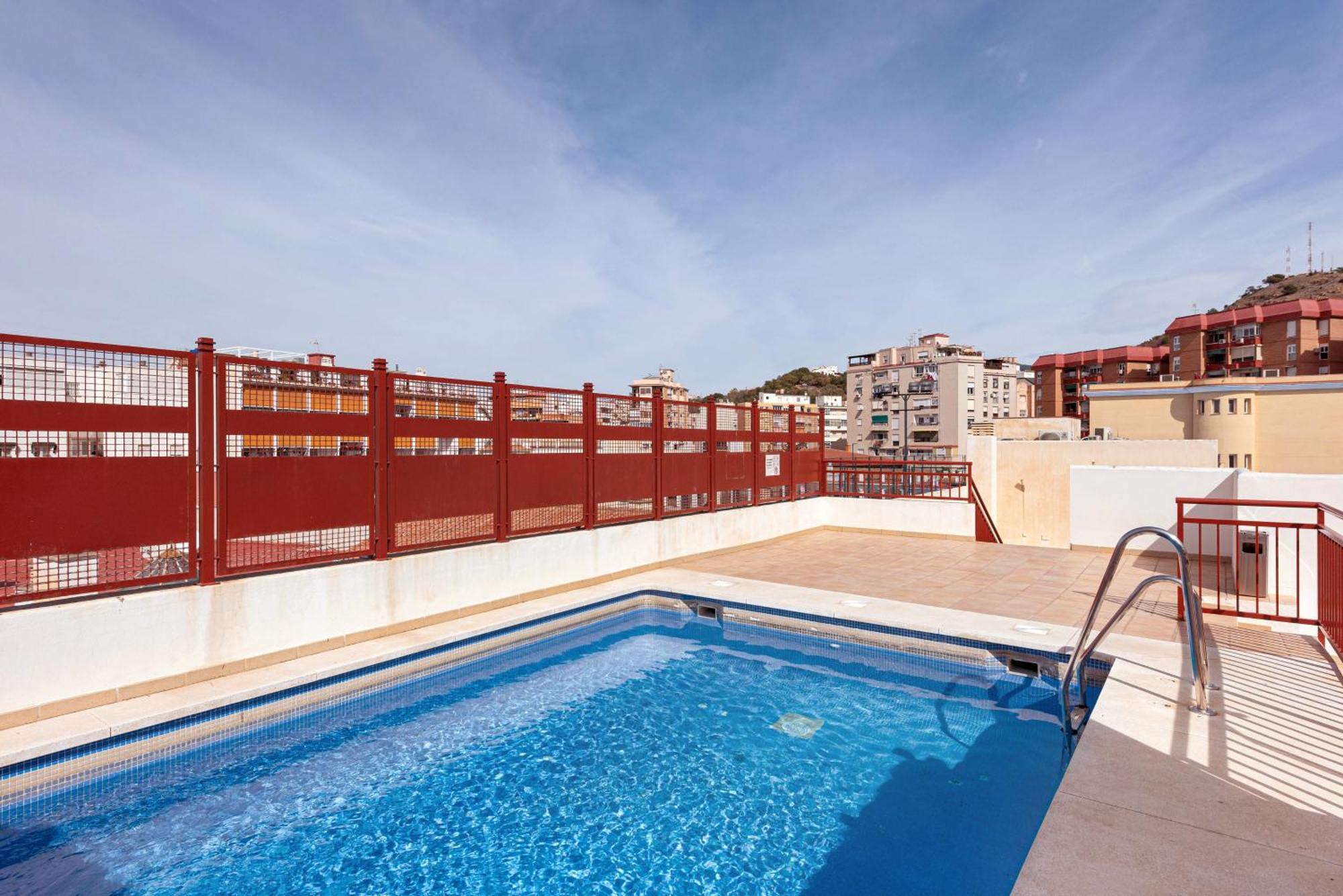 Piscina, Patio Privado Y Aparcamiento * Malaga