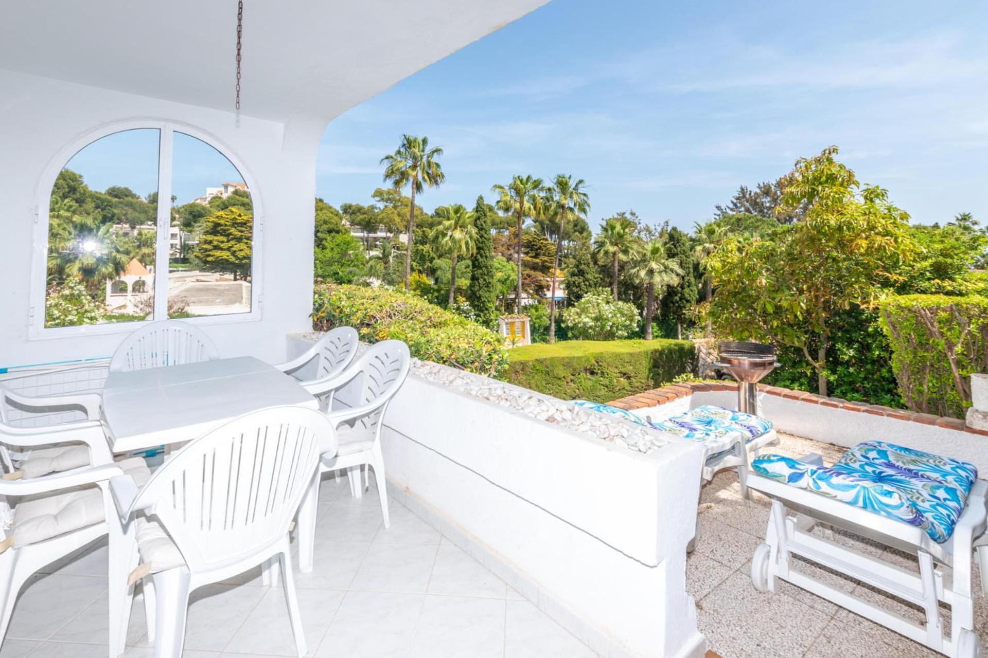 Spacious 3br In Miraflores Near Amenities Málaga
