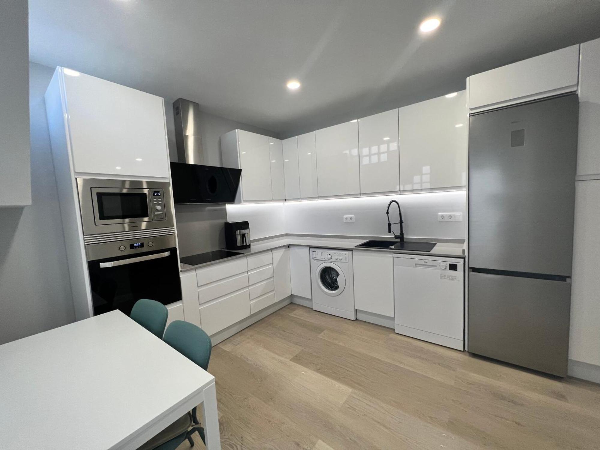 Modern Duplex Next To The Beach!