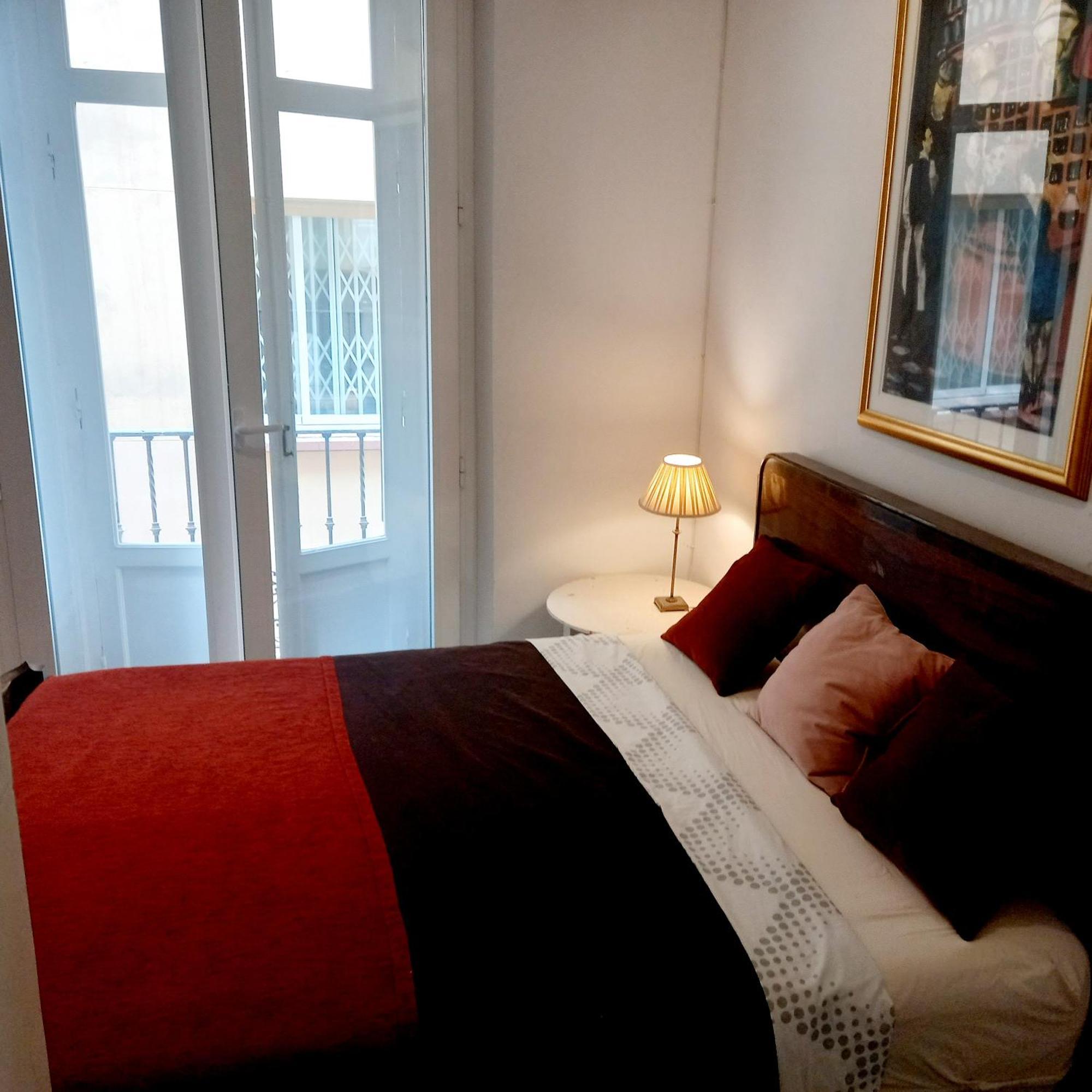 Small Stylish With Comfortable Queen-size Bed In Very Large, Beautifully Decorated Shared Flat In The Historic Centre Of Habitación en casa particular *