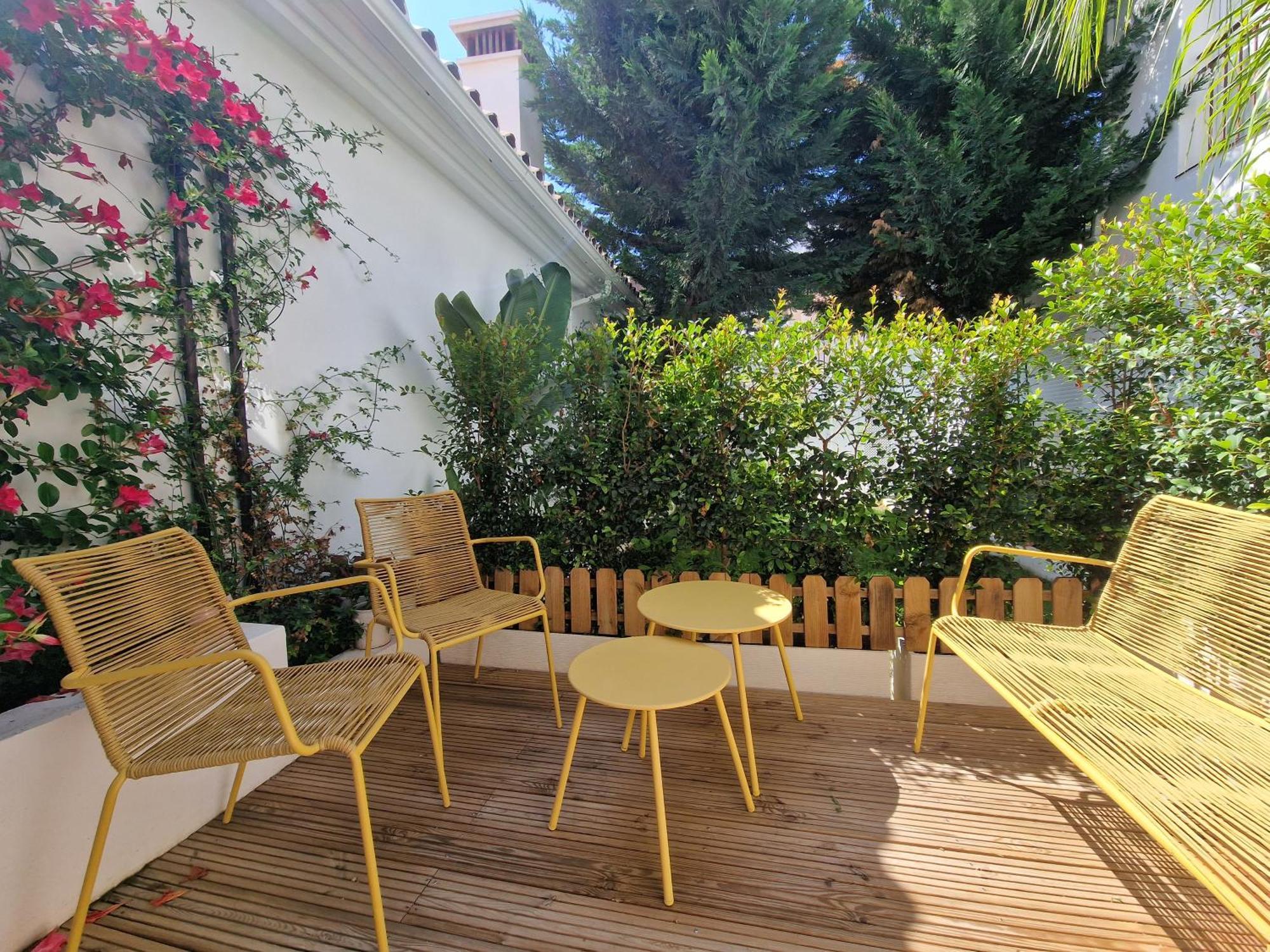Sun & Palms - Cozy Flat In Quiet Neighbourhood With A Great Pool Area *