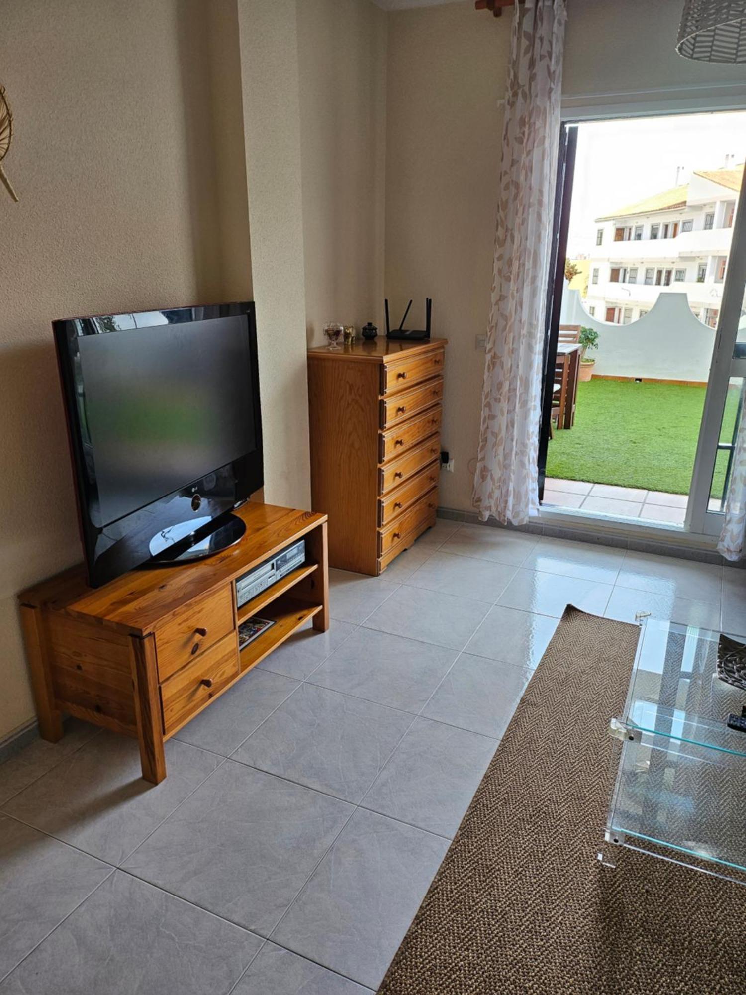 En Mijas Con Terraza, Capacidad 5 Personas Con Piscina De Temporada * Málaga