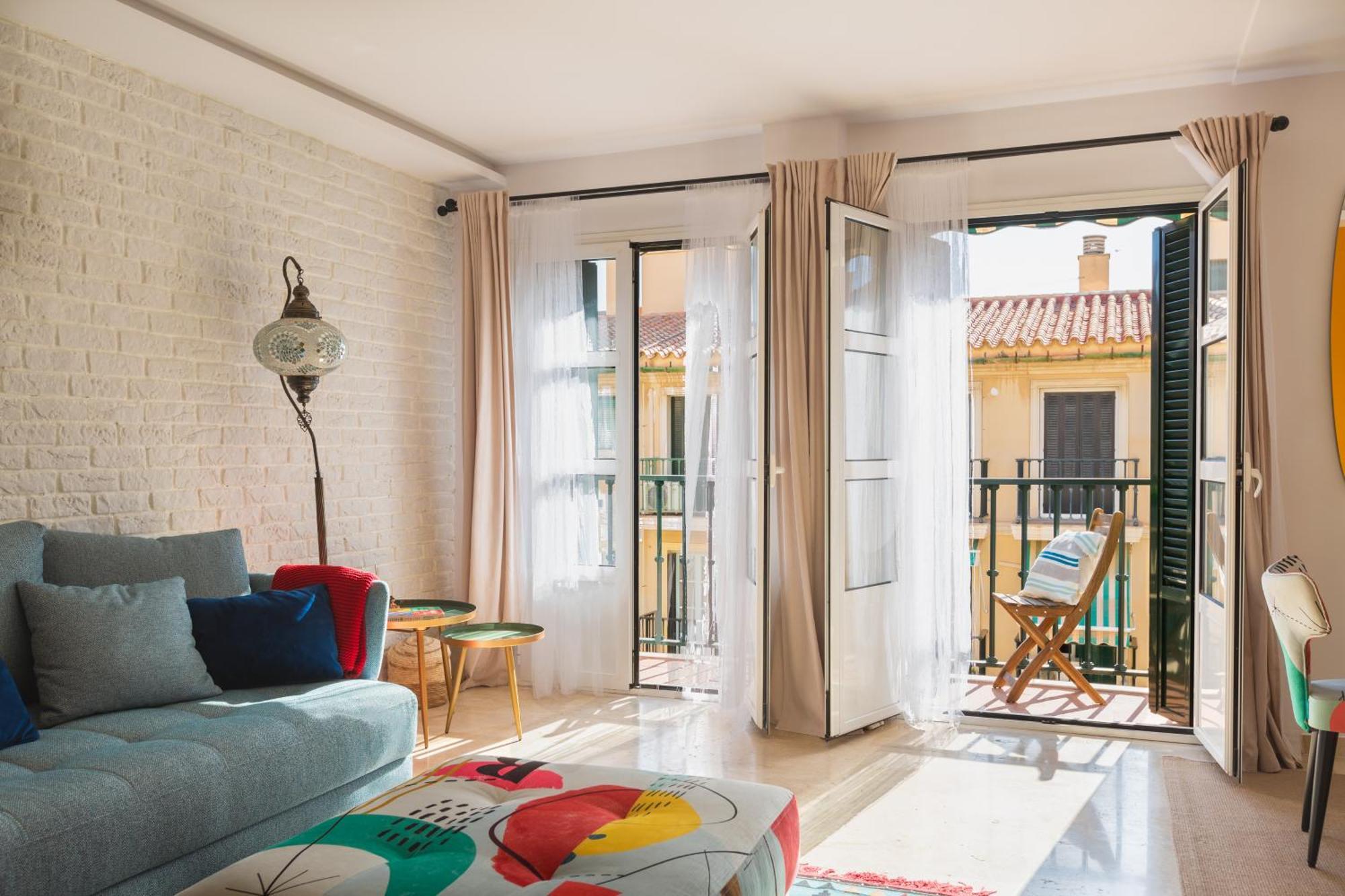 Centro Ii: And Bright With Balconies Apartment