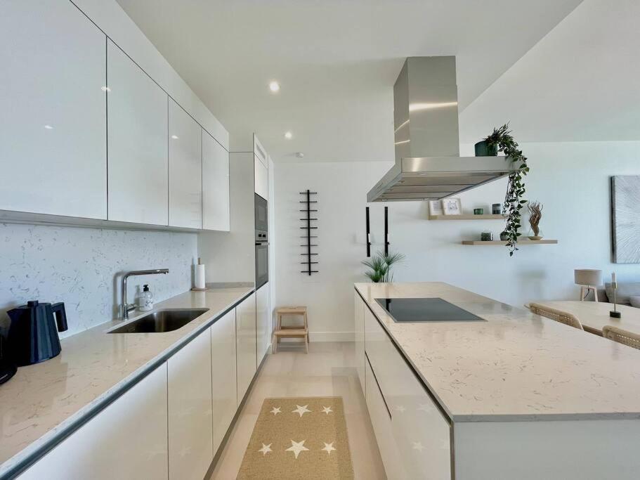 Apartamento Santa Barbara Heights - Heated Pool, Gym, Bbq.