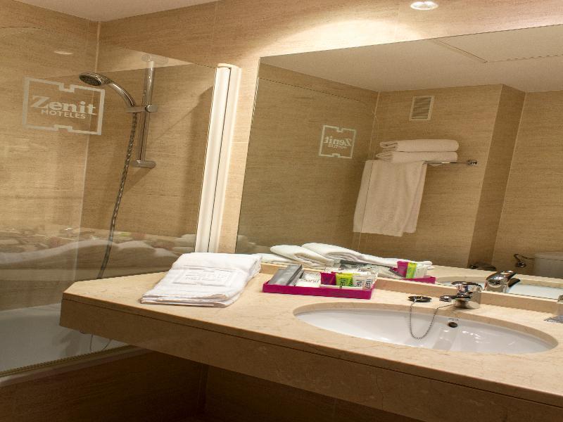 Zenit Hotel 3*