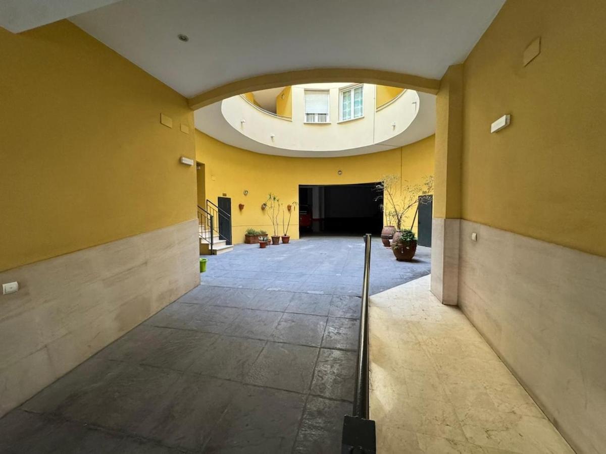 Centrally Located Flat In - Capuchinos Málaga