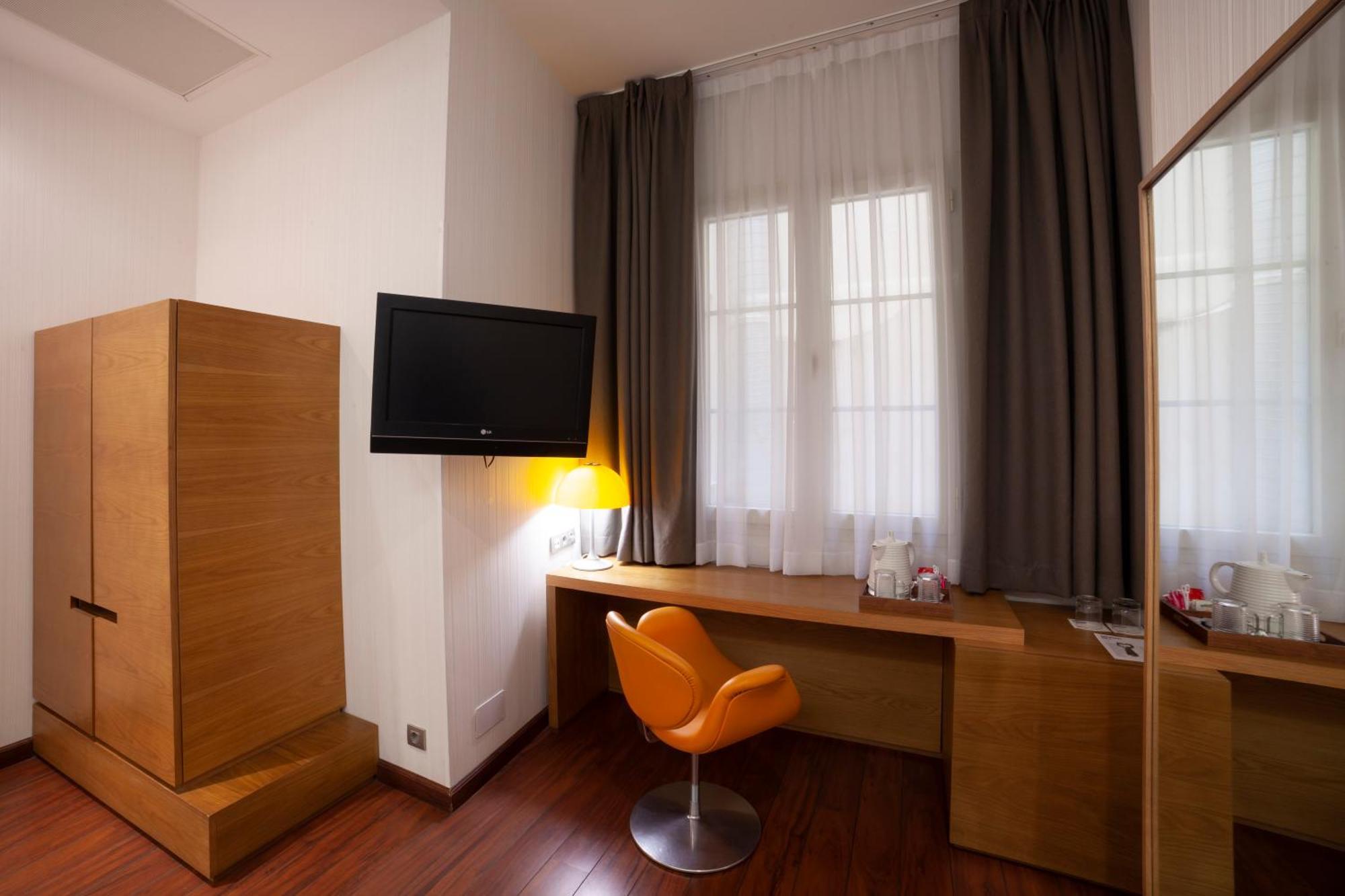 Hotel Petit Palace Plaza 4*