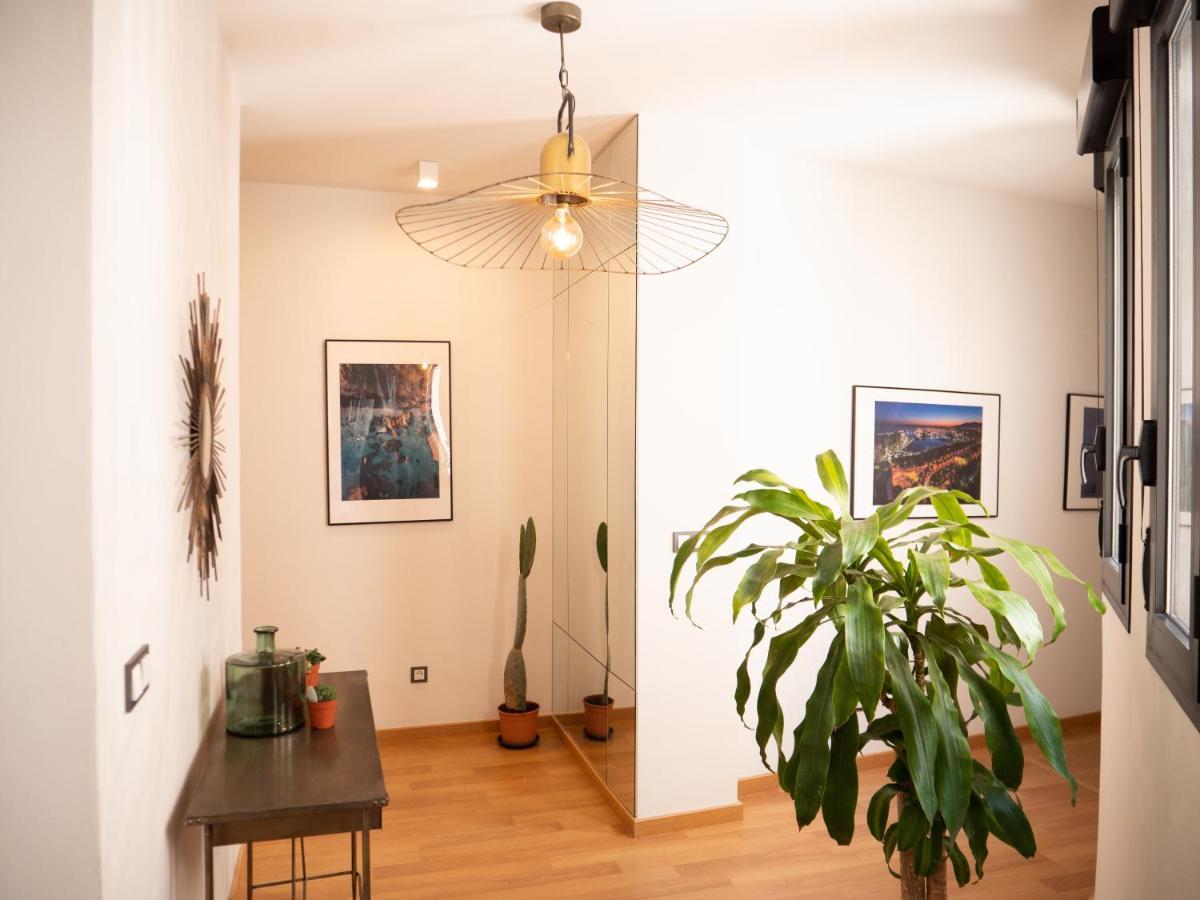Stylish In The Heart Of With Pool Apartamento