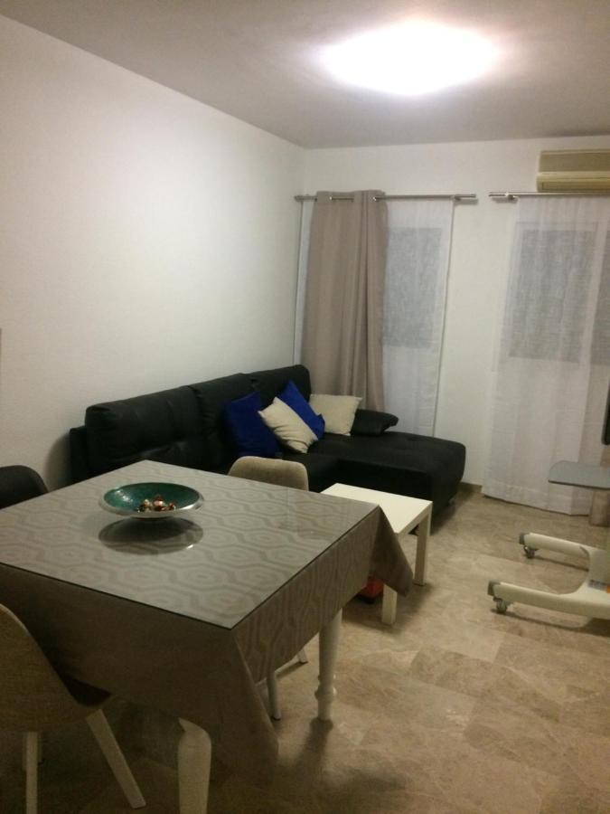 Habitación En Apartamento Carlos Haya Habitación en casa particular