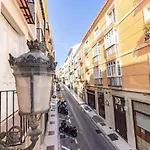 Private Rooftop & Elegant Studio - Center By Rems