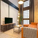 -Malagasunapts-Industrial Loft Citycentre