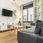 Relaxing Apartment With Parking In The Center By Rems