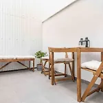 Fresh & Stylish Apartment With Parking By Rems