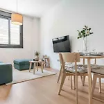 Fresh & Stylish Apartment With Parking By Rems