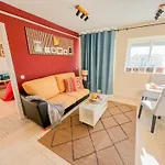 Lovely Apartment Close To City Center And Beach