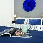 Cute Center Apartment