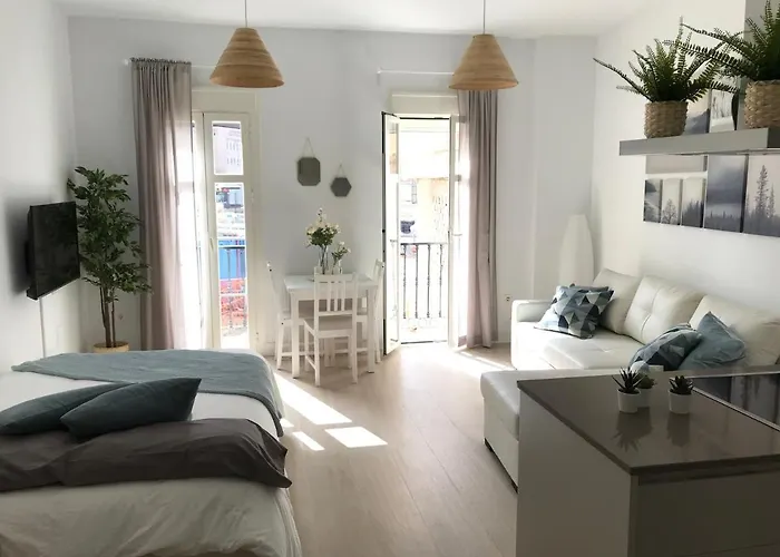 Apartamento de estreno a 3 minutos de calle Larios New apartment 3 minutes from Larios Street