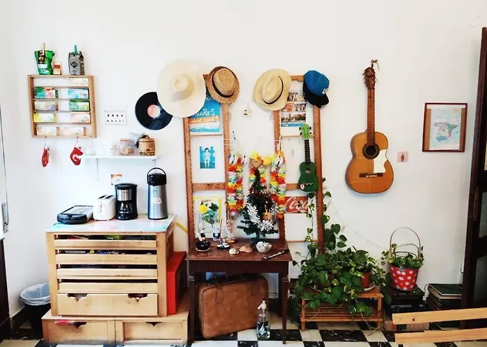 Vintage Flat Malaga