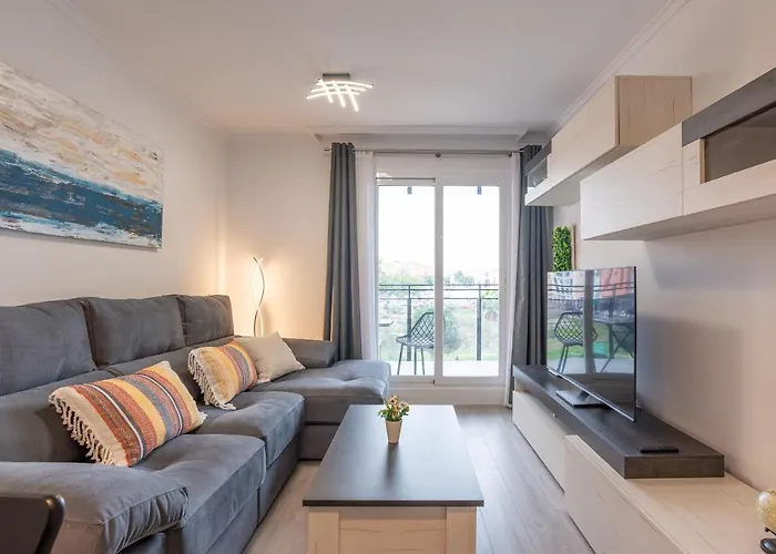 Modern Apartment Near Huelin Beach & Free Parking