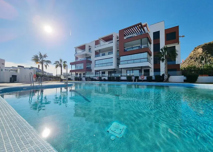 Beautiful Middel Views Apartment With Pool And Gym
