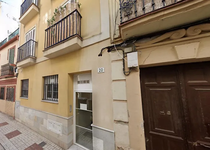 Holidays2Malaga Pena Parking & French Balcony & Smart Tv