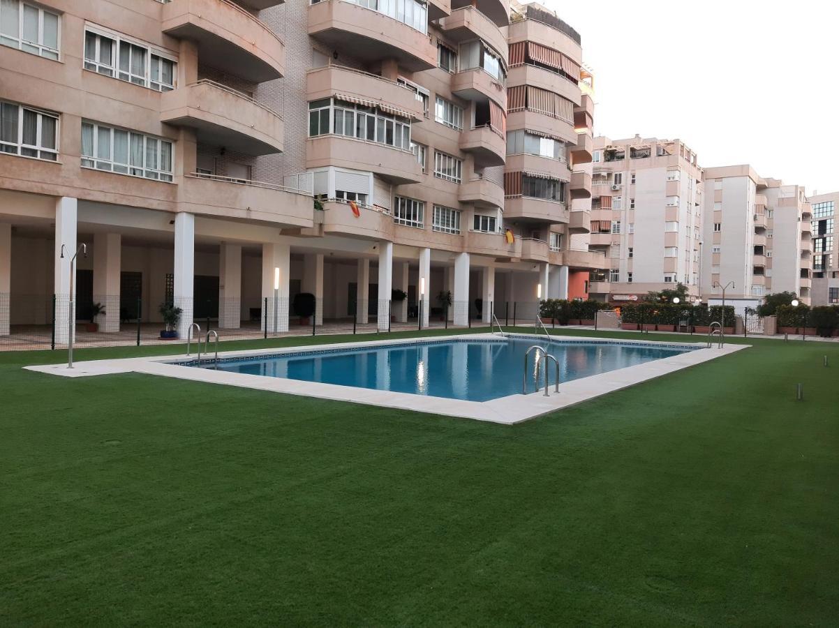 Wintowinrentals Teatinos, Metro, Free Parking & Pool. Apartamento *