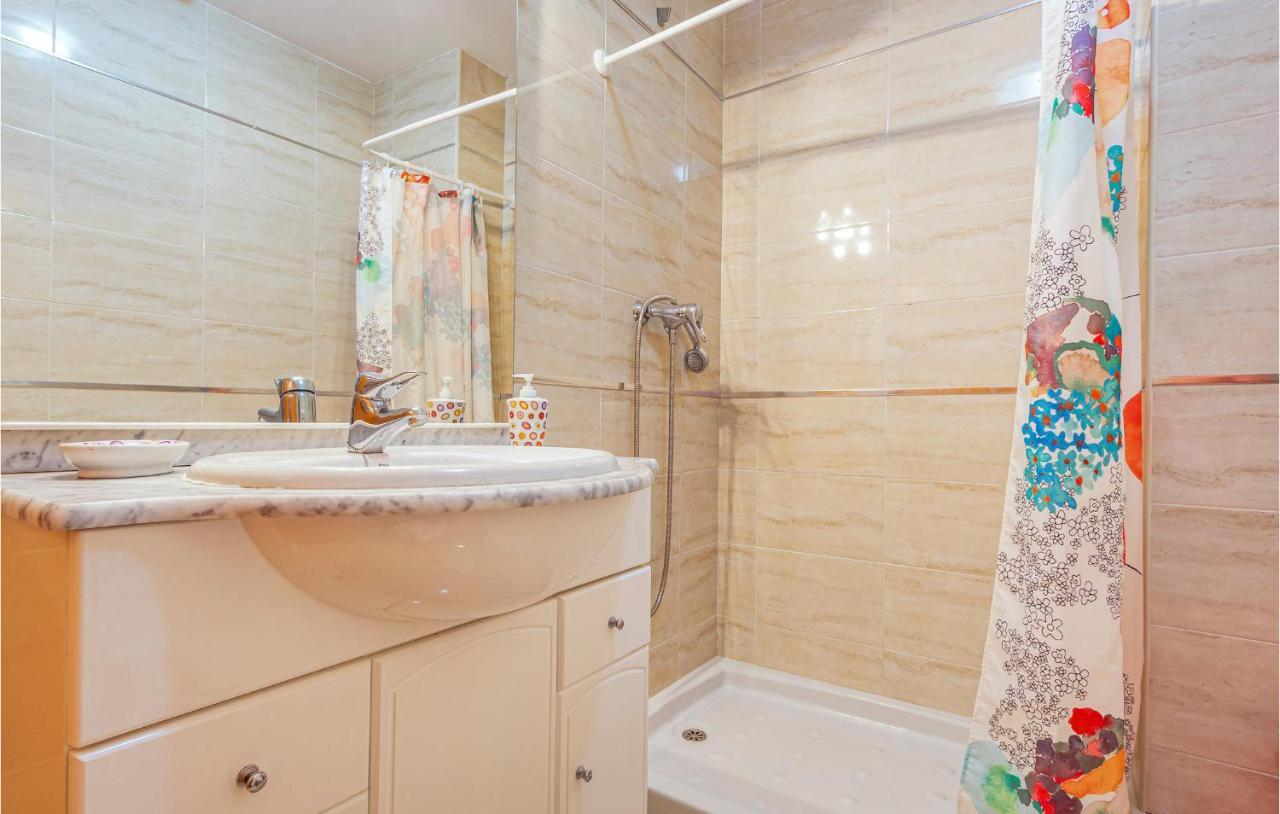 Awesome In Alhaurn El Grande With 1 Bedrooms And Wifi Apartamento *