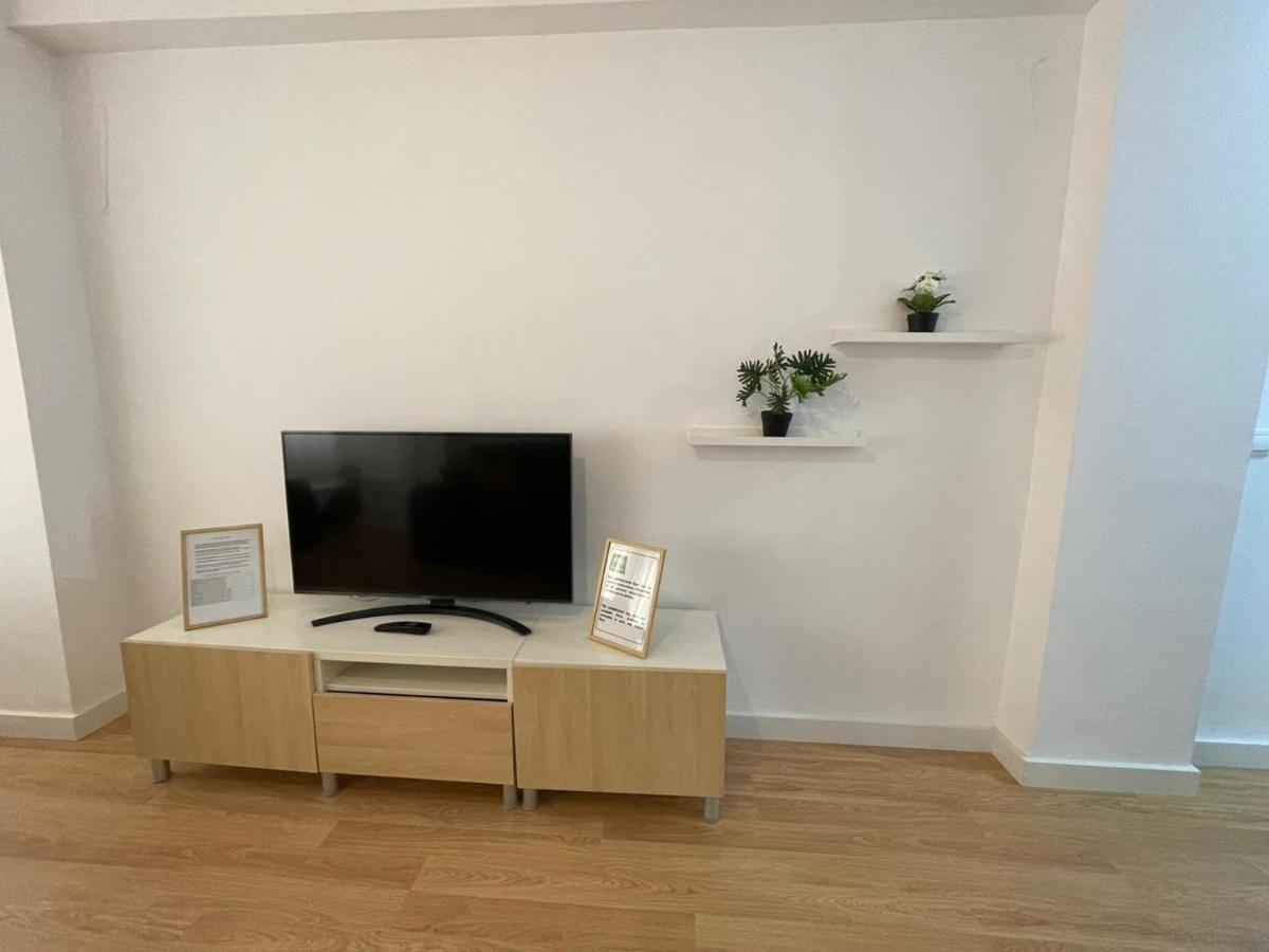 Holidays2malaga 2 Bedroom Armengual De La Mota Close Shopping Center Apartment Malaga