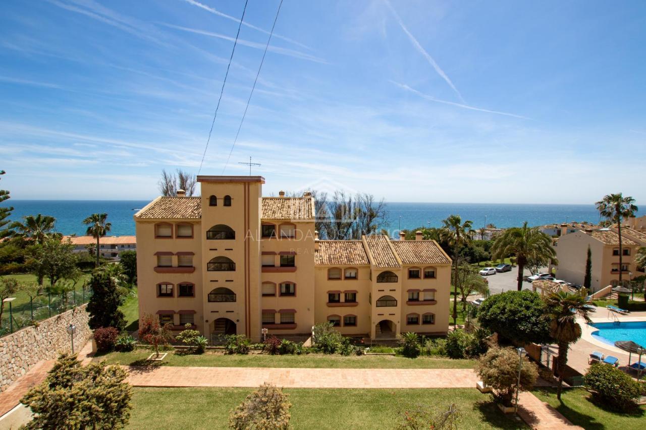 Panoramic Sea Views And Direct Access To The Beach From The Community In Torrenueva *