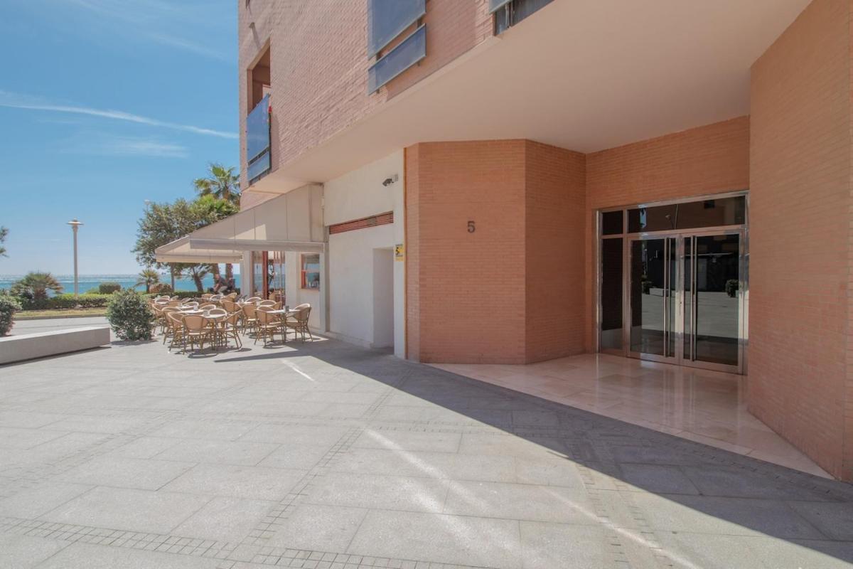 C68 - Seafront Central Apartment *
