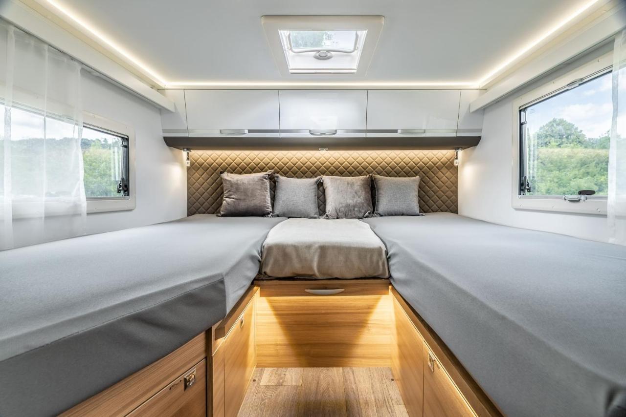 Campiri Base - Motorhome & Rvs Company Hotel en barco Málaga