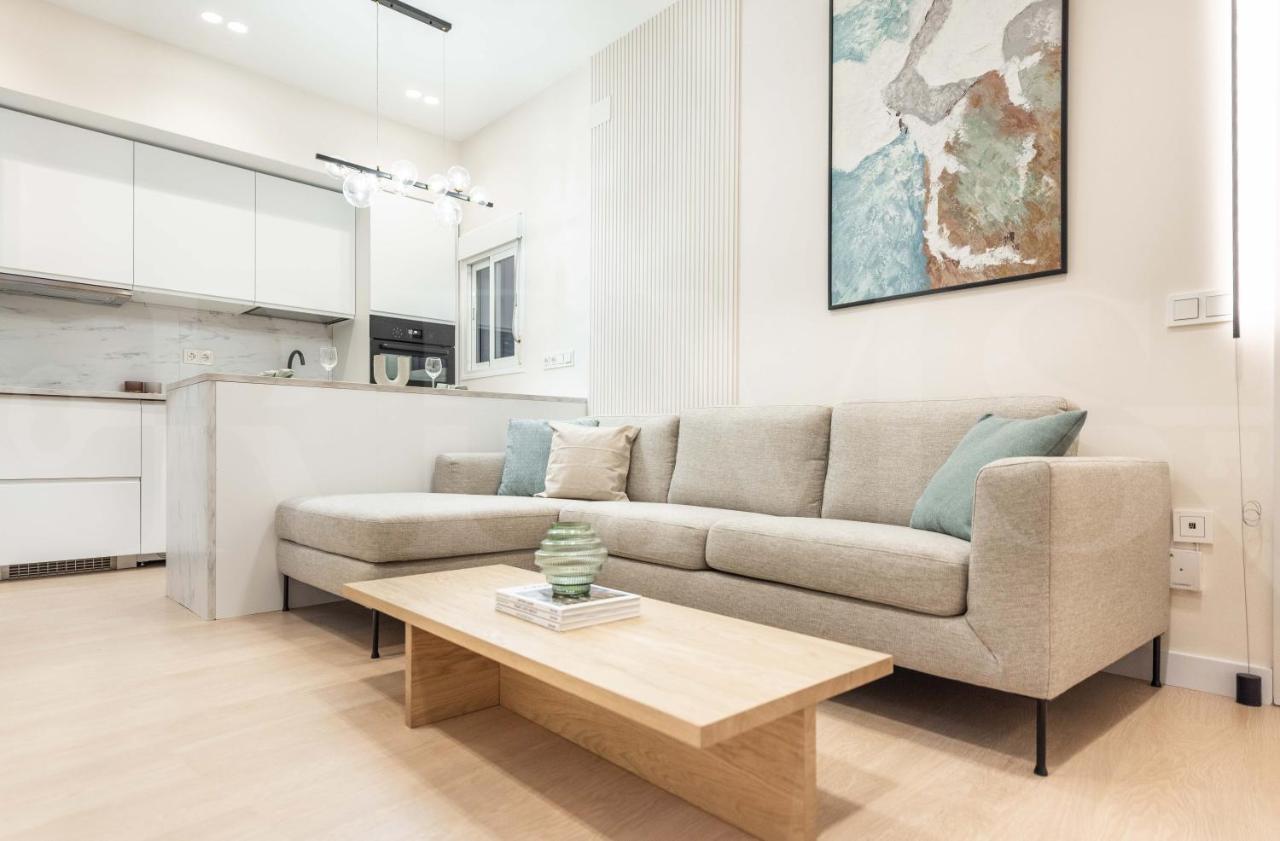 Apartamento Sophisticated With Balcony & Views By Rems *