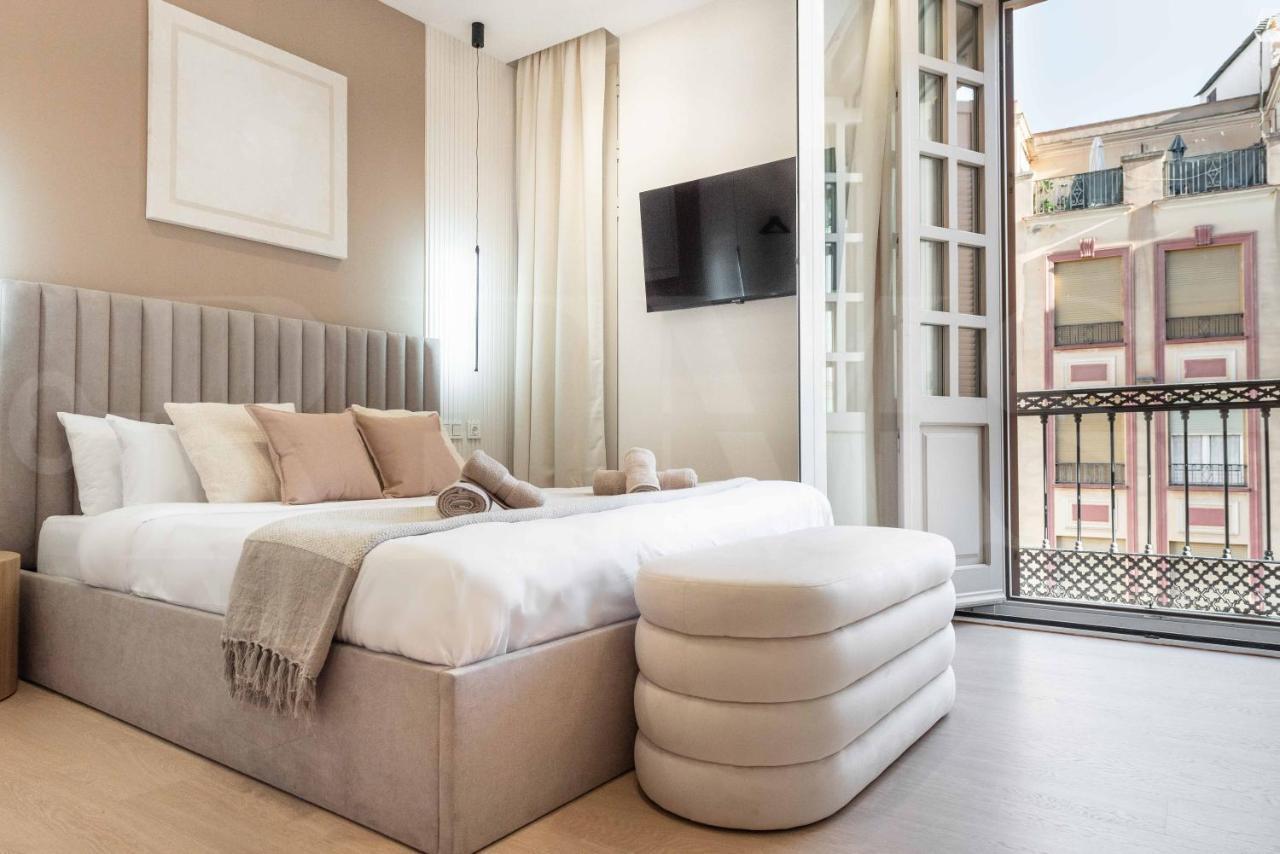 Apartamento Sophisticated With Balcony & Views By Rems *