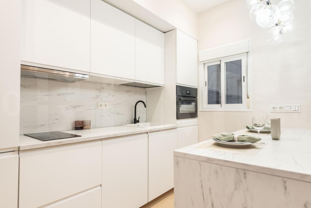 Sophisticated With Balcony & Views By Rems Apartamento