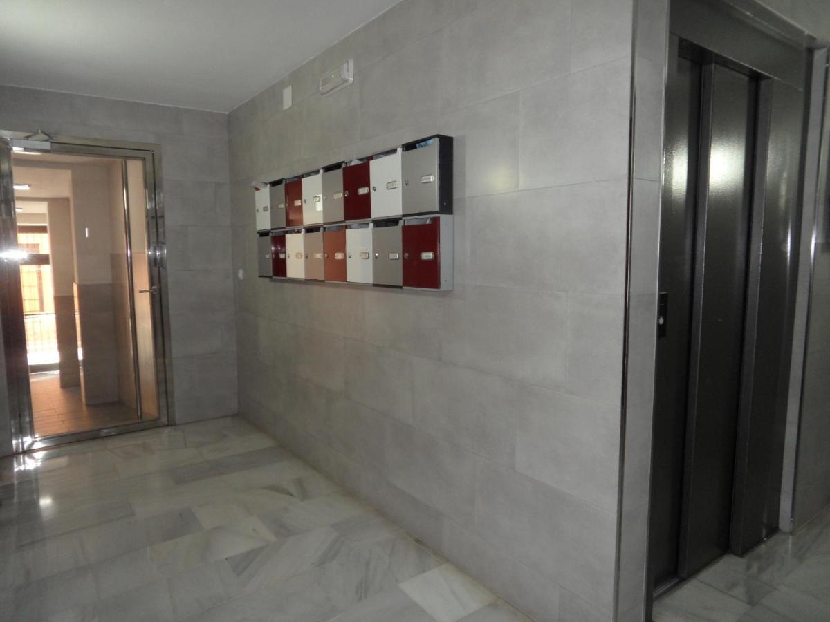 Apartamento Amplio Apartamento Con Terraza Y Bb En El Centro Málaga