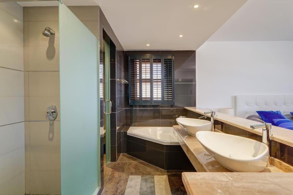 Villa Uno - Stunning 4 Bedroom With Pool Malaga