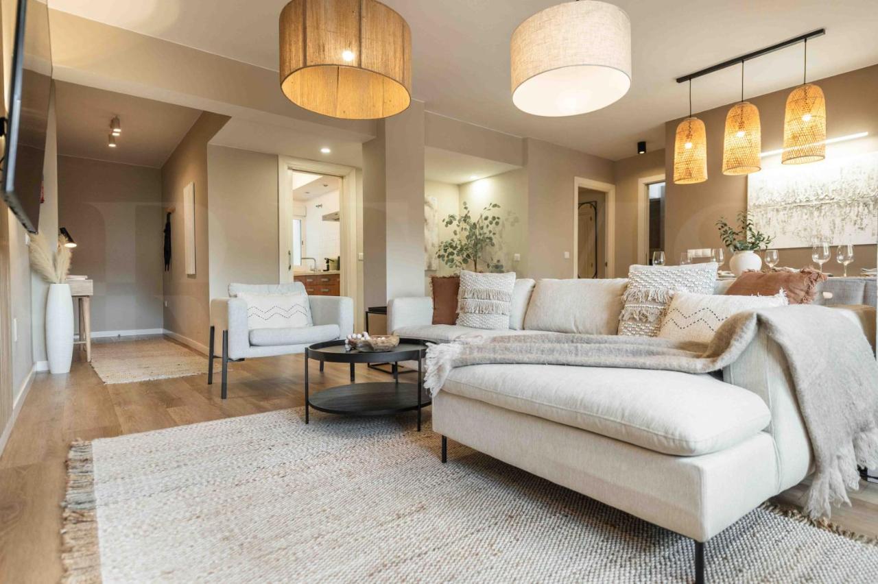 Gorgeous With Balcony - Center By Rems