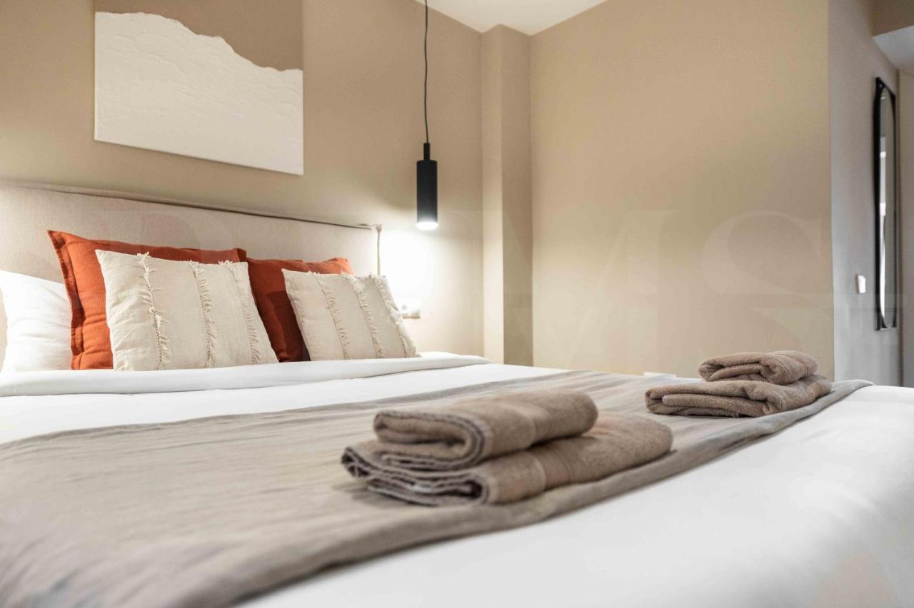 Gorgeous With Balcony - Center By Rems Apartamento