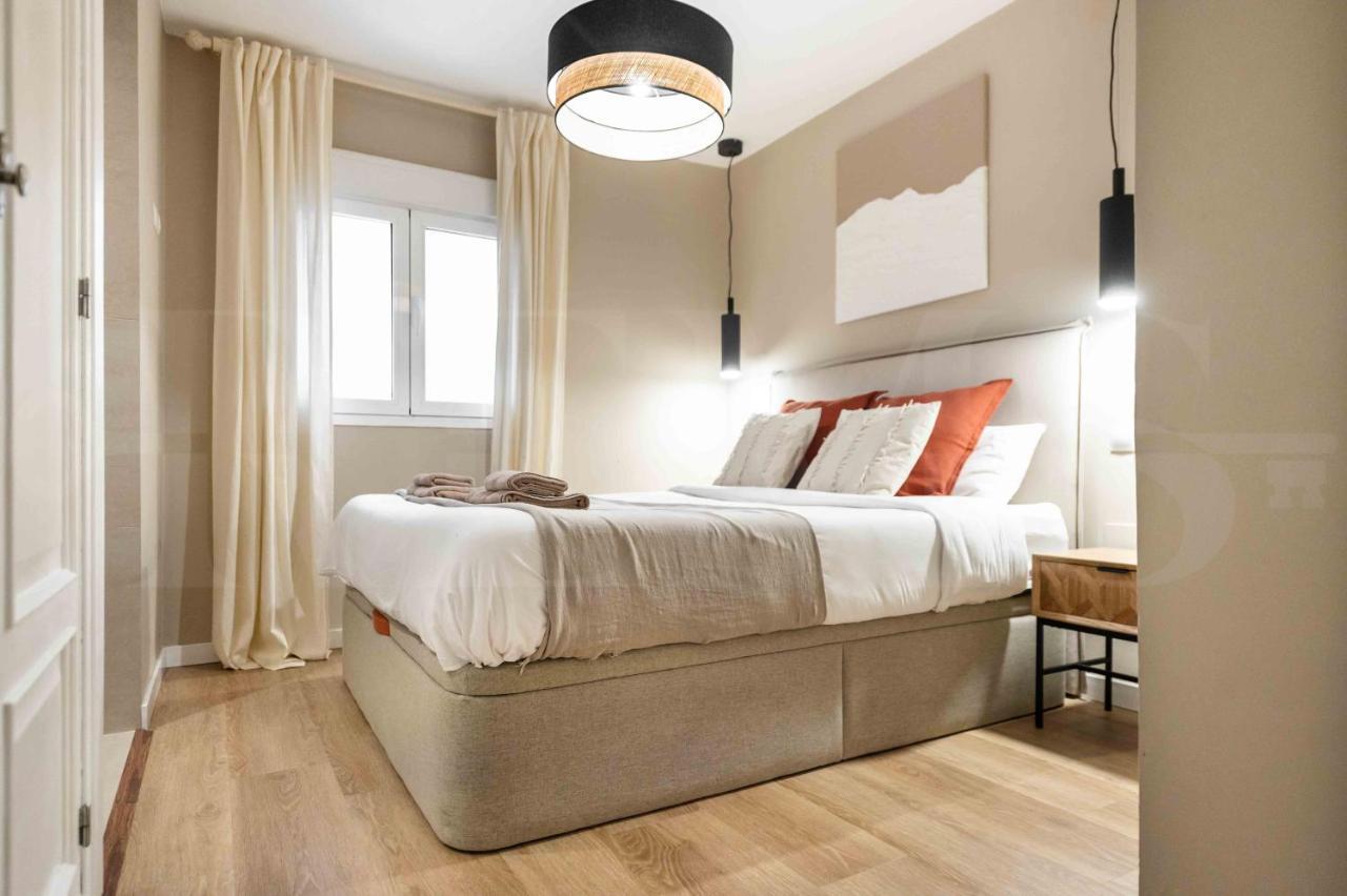 Gorgeous With Balcony - Center By Rems Apartamento