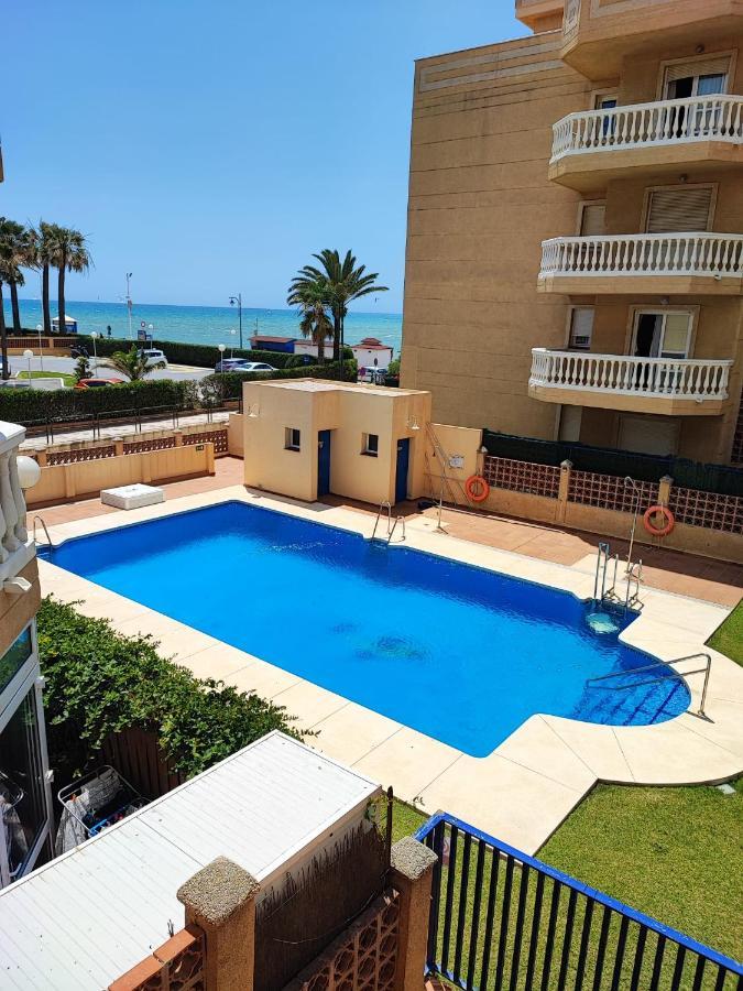 Casa Playa Guadalmar, Beautiful In Front Of The Sea, Wifi, Ac, Smart Tv, Private Parking Apartamento