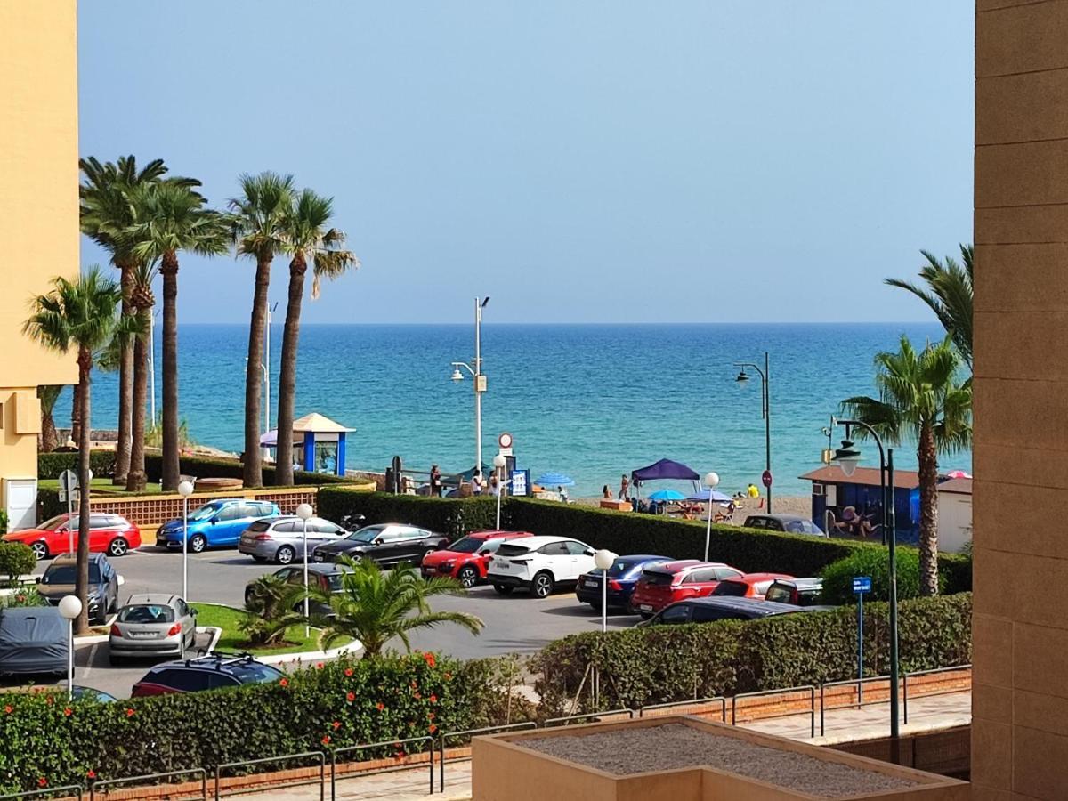 Casa Playa Guadalmar, Beautiful In Front Of The Sea, Wifi, Ac, Smart Tv, Private Parking Málaga