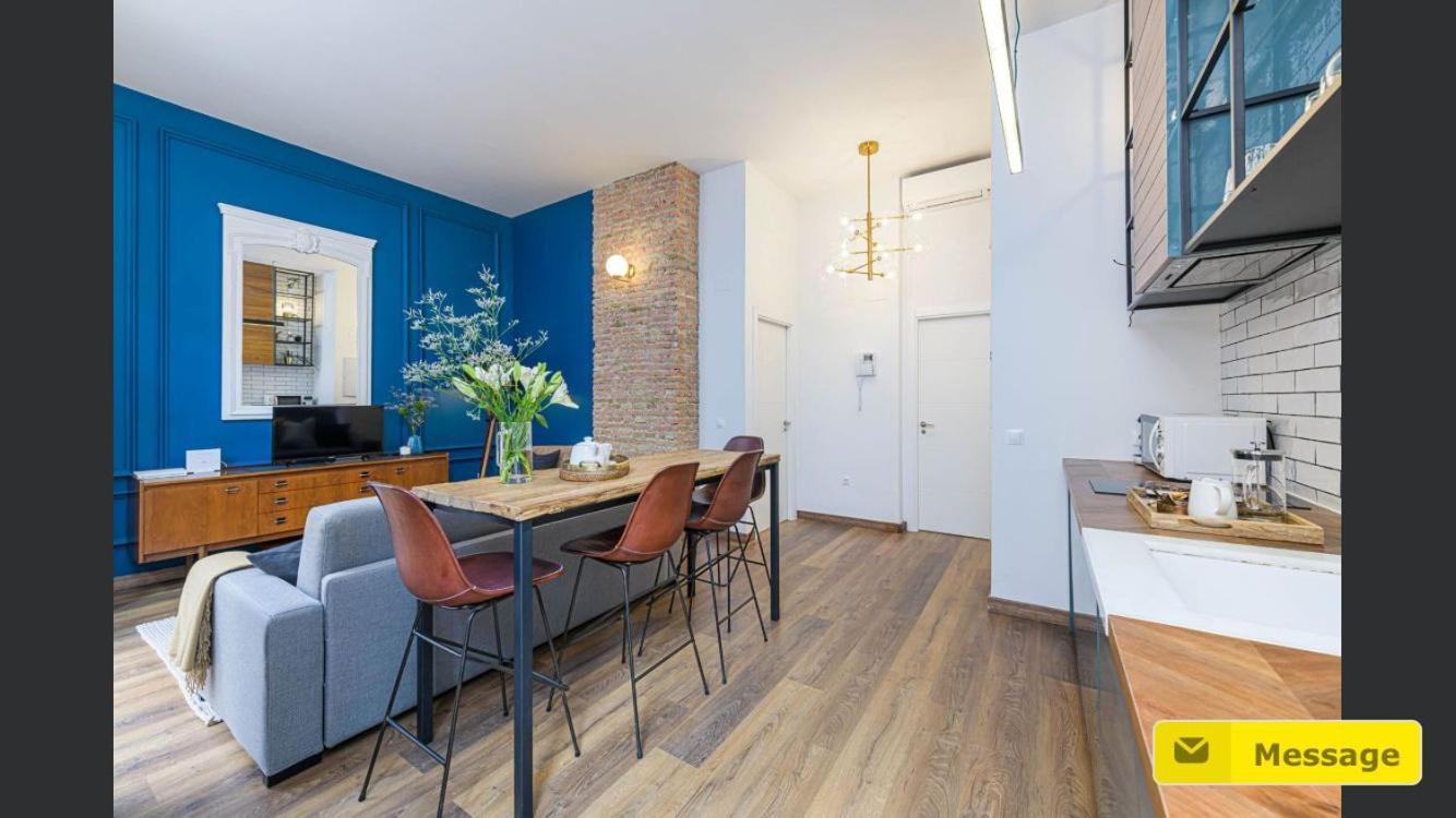 Glamorous Nino De Guevara On The Center Apartamento *