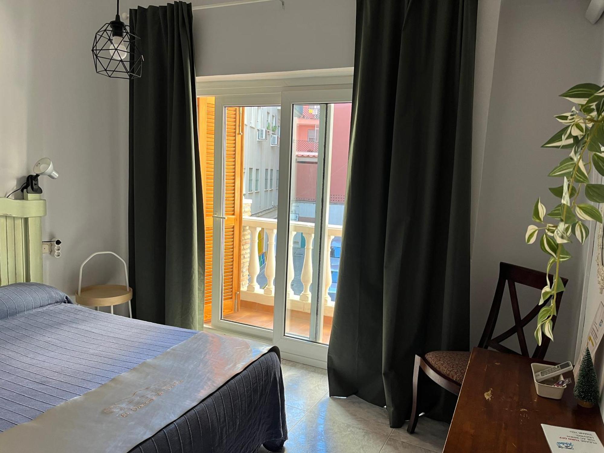 Habitación En Calle Molino * Málaga
