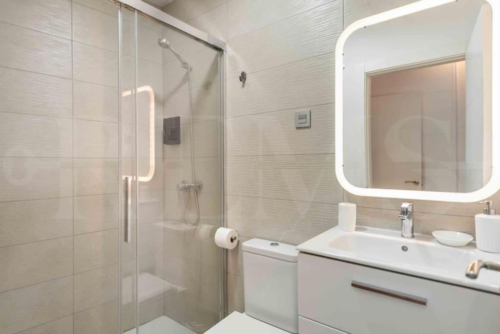 Fresh & Stylish With Parking By Rems Apartamento