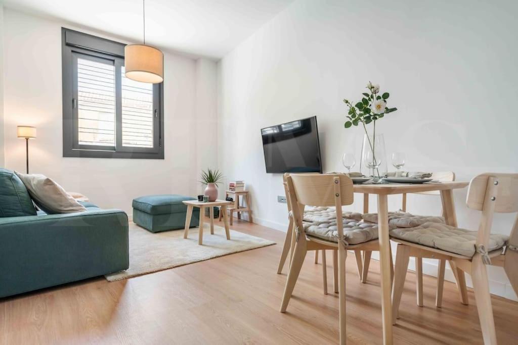 Fresh & Stylish With Parking By Rems *